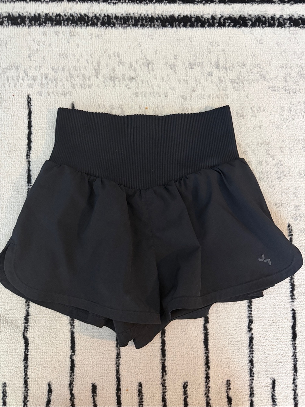 JoyLab High-Rise Seamless Waistband Woven Shorts 2.5” Size Small